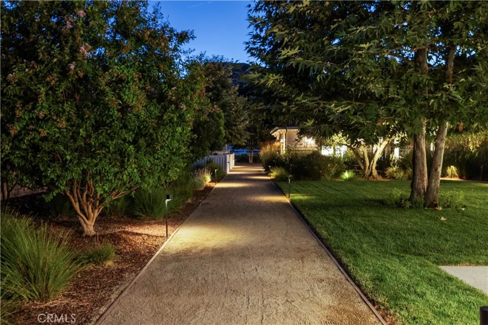 26185 Ravenhill Road Canyon Country, CA 91387