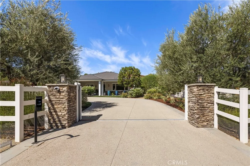 26185 Ravenhill Road Canyon Country, CA 91387