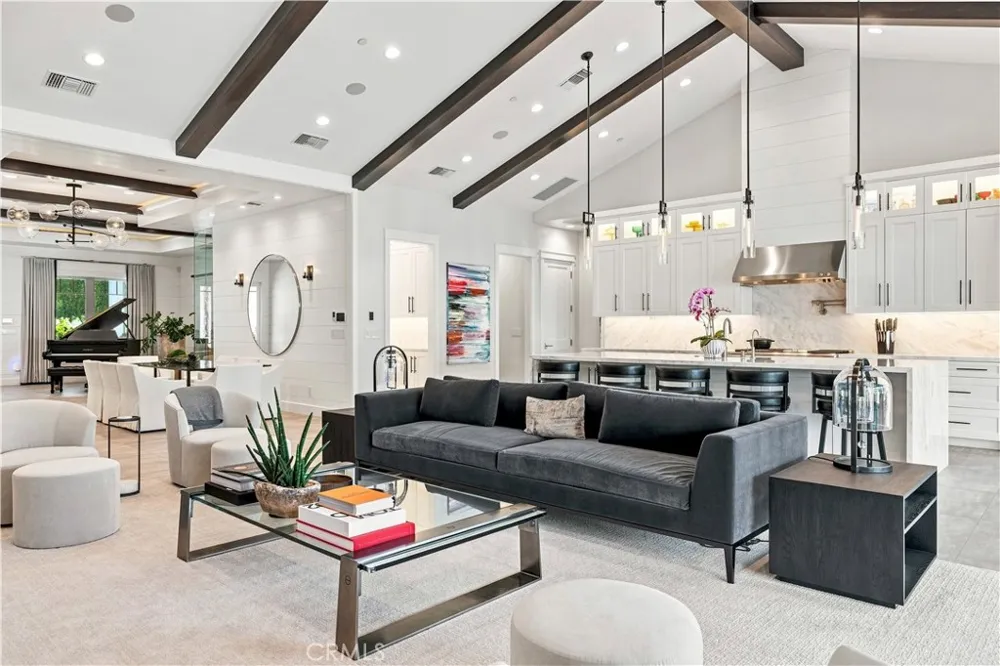 26185 Ravenhill Road Canyon Country, CA 91387