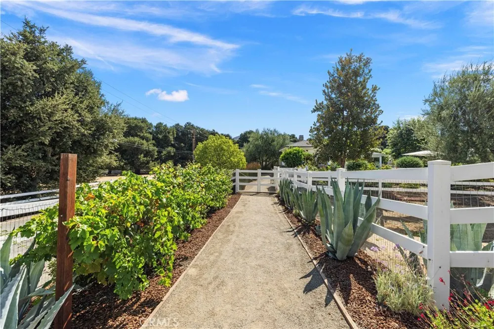 26185 Ravenhill Road Canyon Country, CA 91387