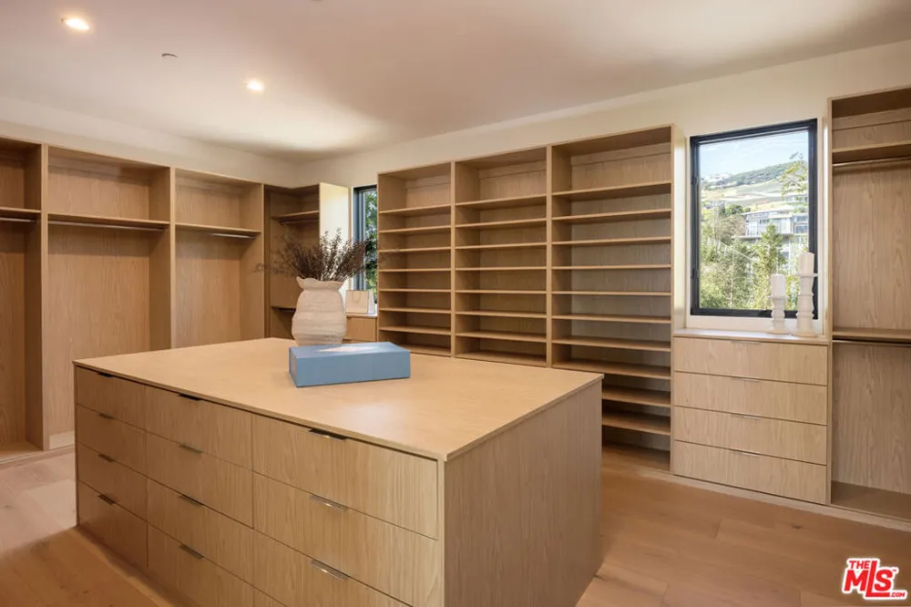 29924 Harvester Road Malibu, CA 90265