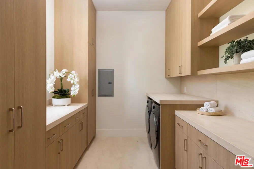 29924 Harvester Road Malibu, CA 90265