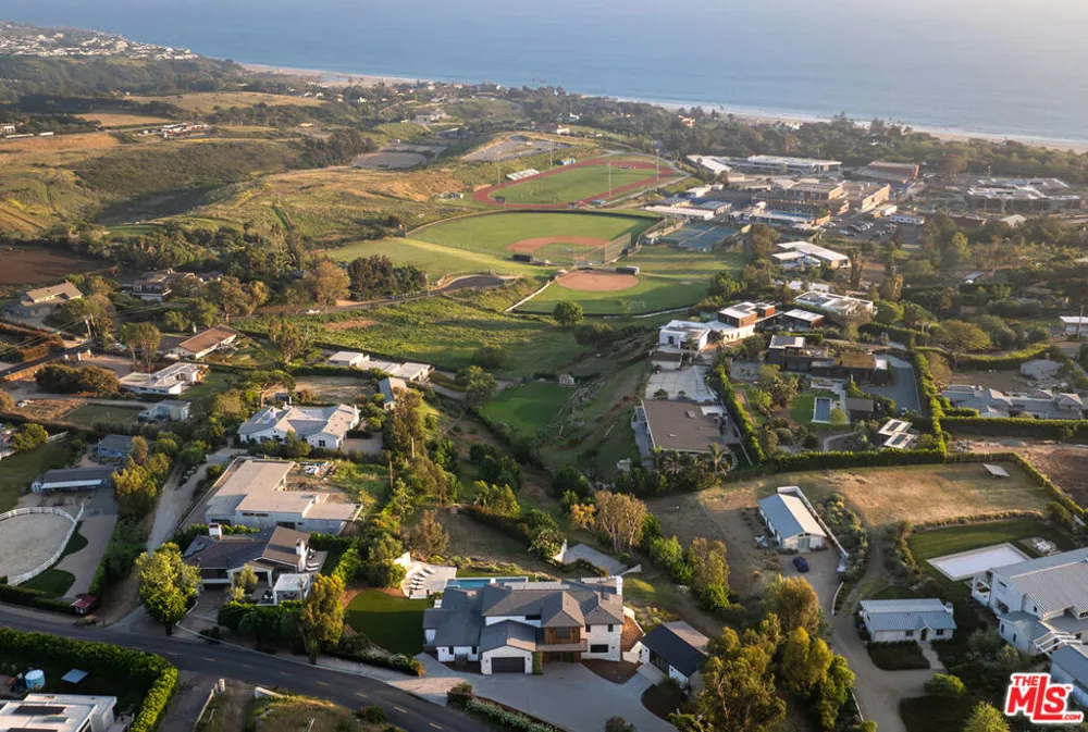 29924 Harvester Road Malibu, CA 90265