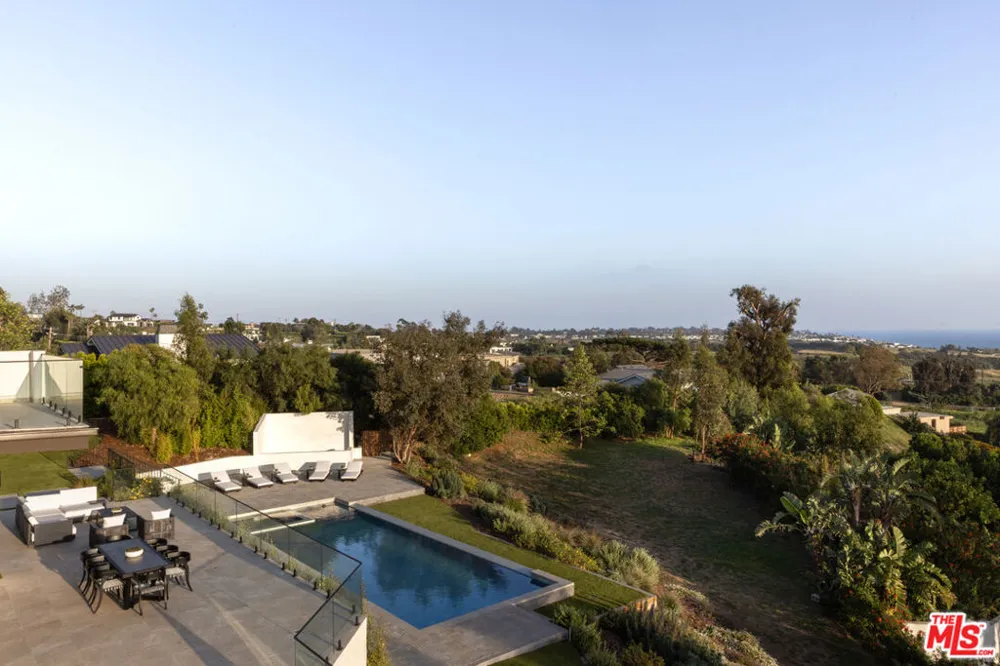29924 Harvester Road Malibu, CA 90265