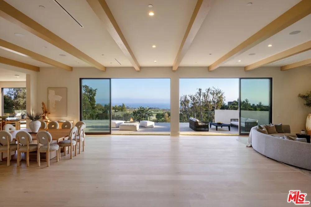29924 Harvester Road Malibu, CA 90265