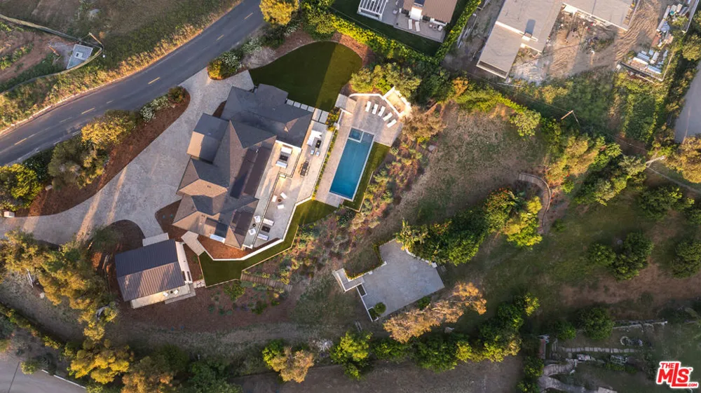 29924 Harvester Road Malibu, CA 90265