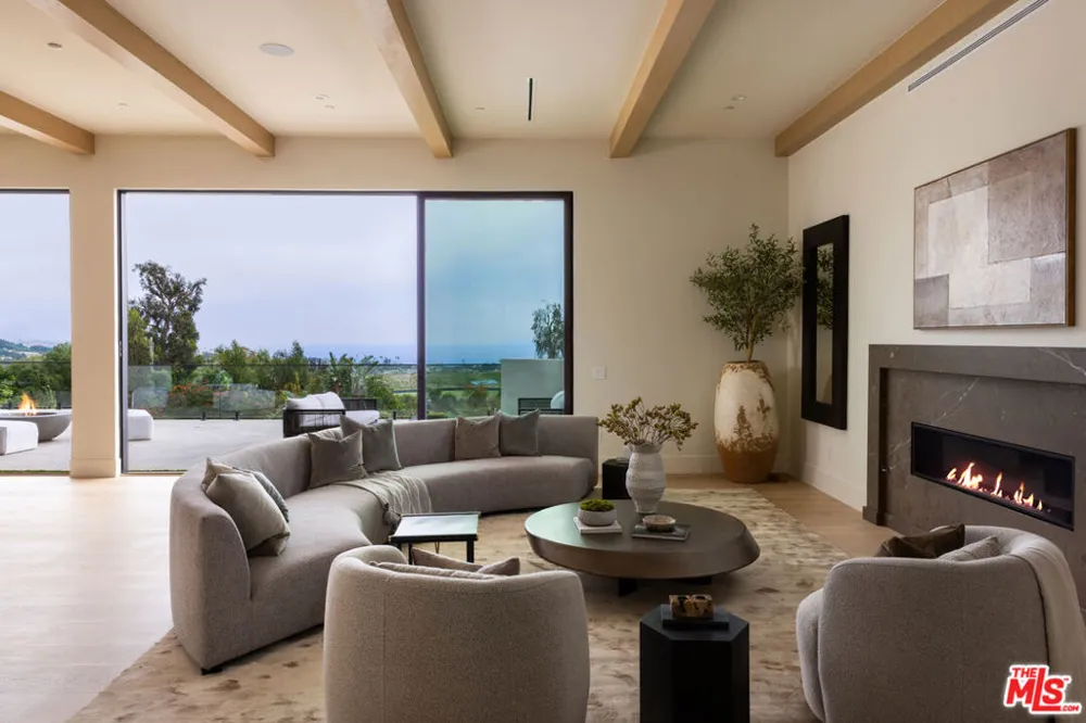 29924 Harvester Road Malibu, CA 90265