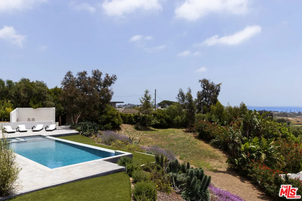 29924 Harvester Road Malibu, CA 90265