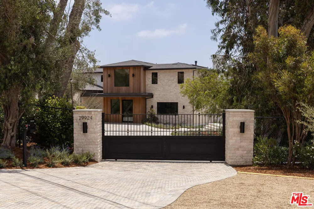 29924 Harvester Road Malibu, CA 90265