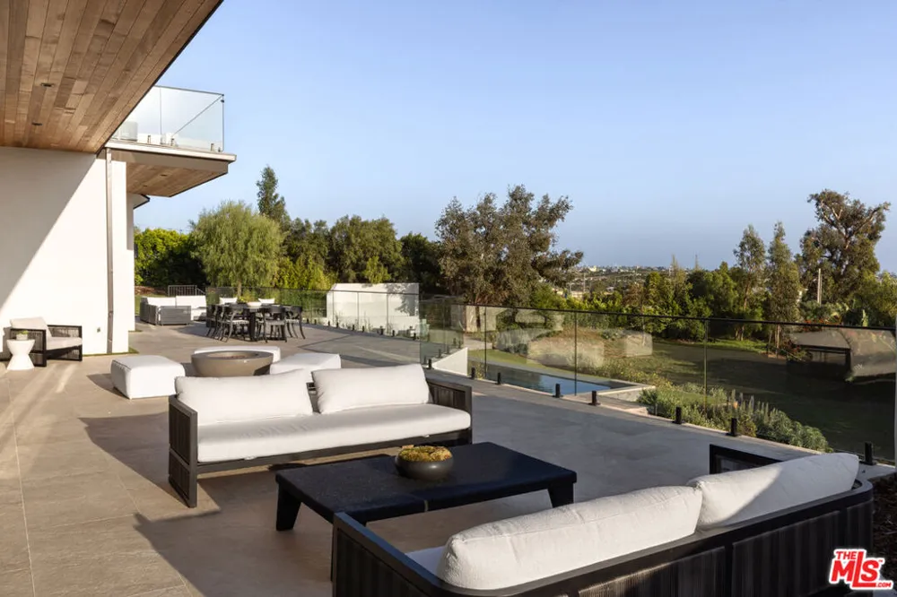 29924 Harvester Road Malibu, CA 90265