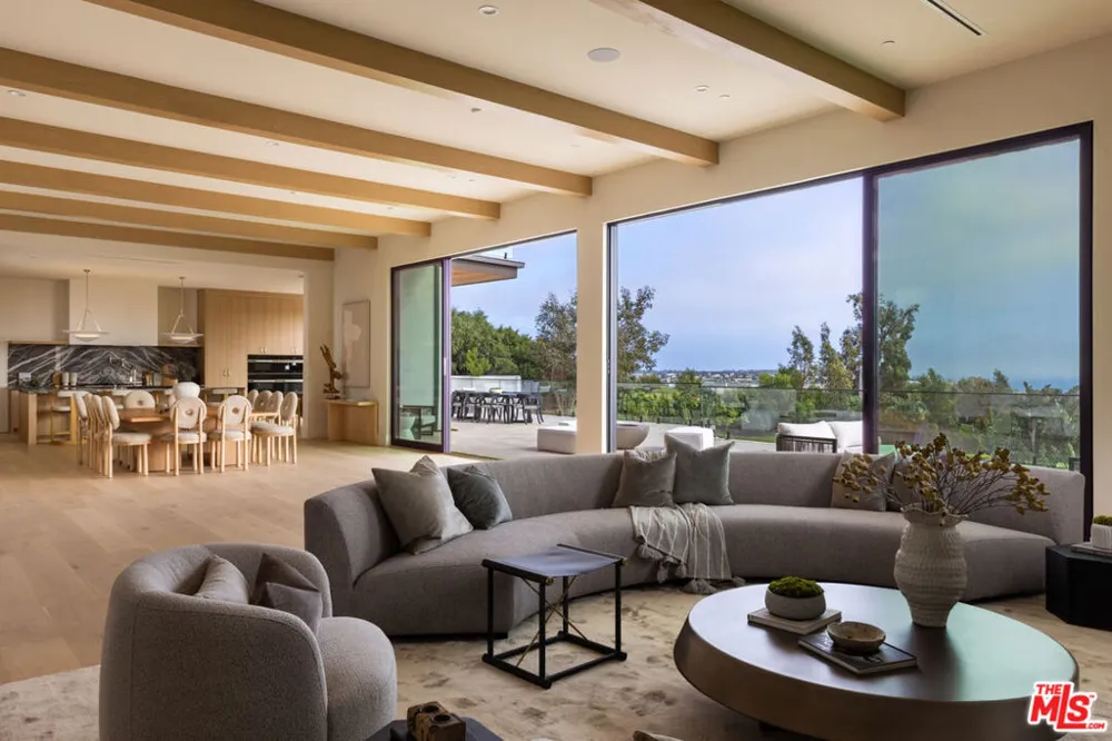 29924 Harvester Road Malibu, CA 90265