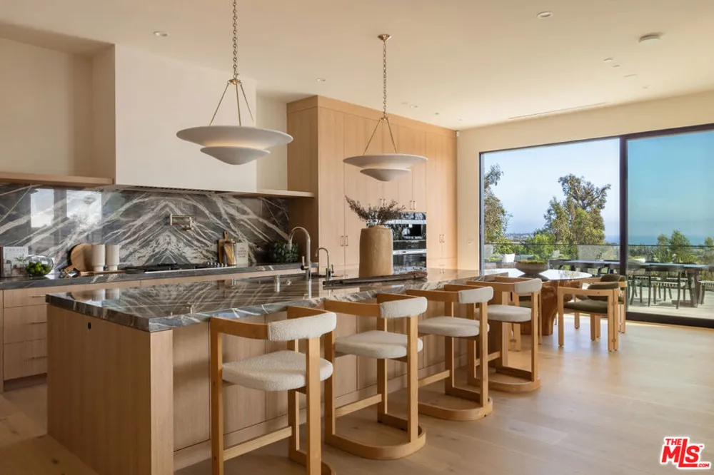 29924 Harvester Road Malibu, CA 90265