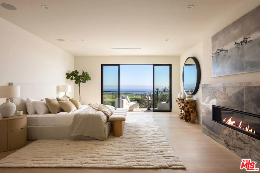 29924 Harvester Road Malibu, CA 90265