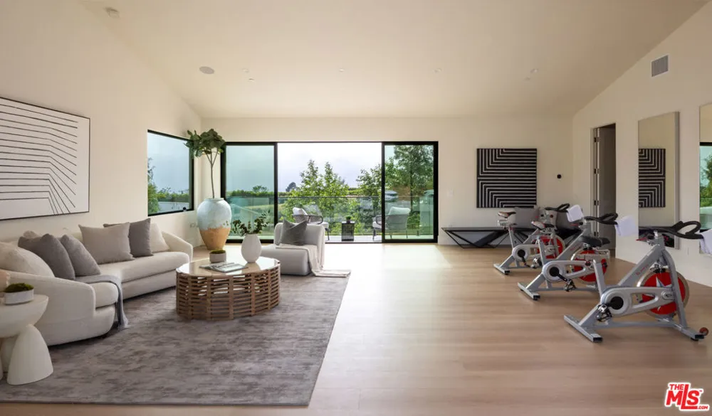 29924 Harvester Road Malibu, CA 90265