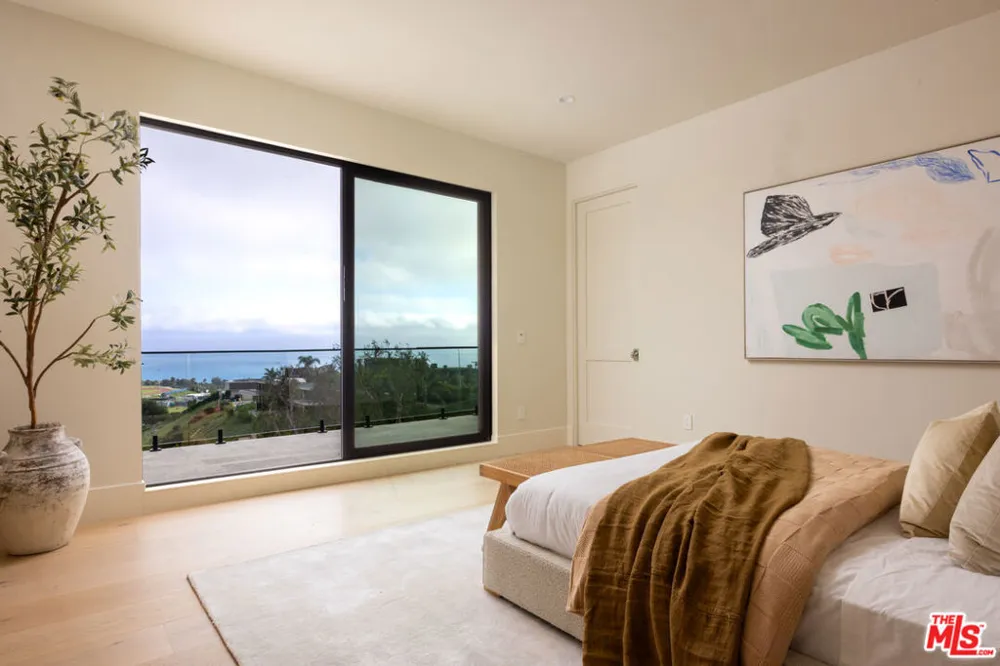 29924 Harvester Road Malibu, CA 90265