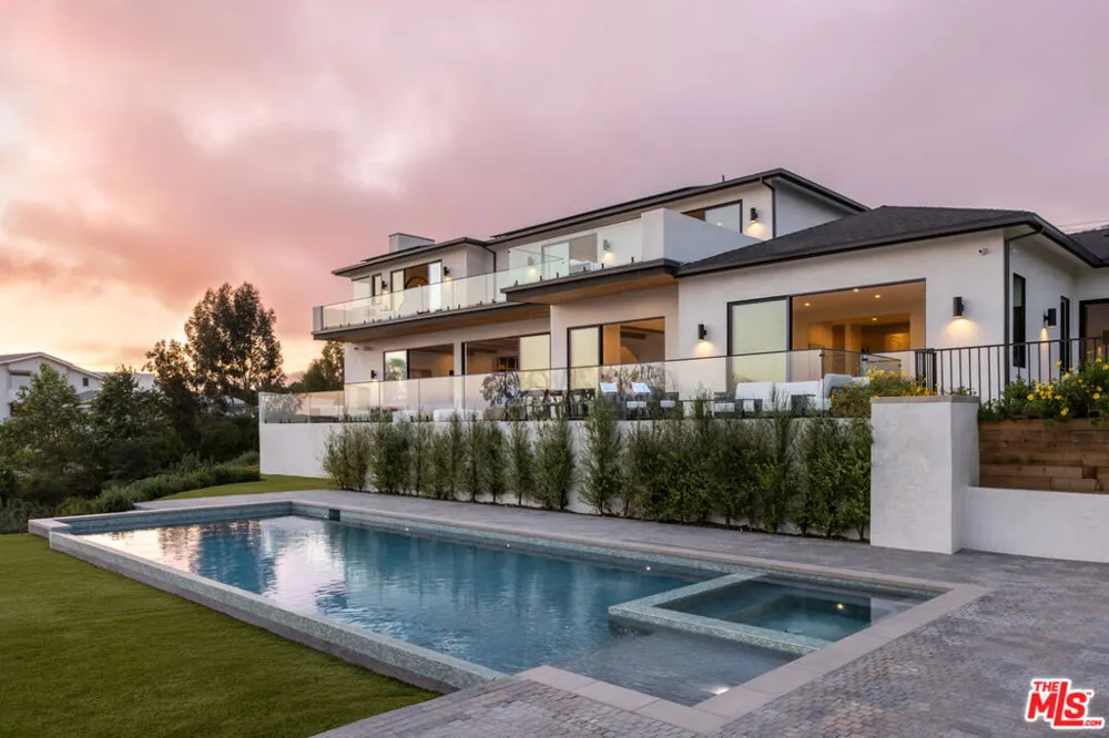 29924 Harvester Road Malibu, CA 90265