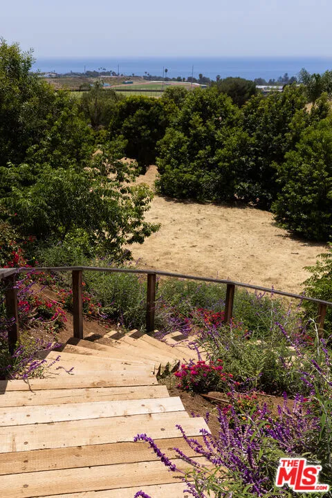29924 Harvester Road Malibu, CA 90265