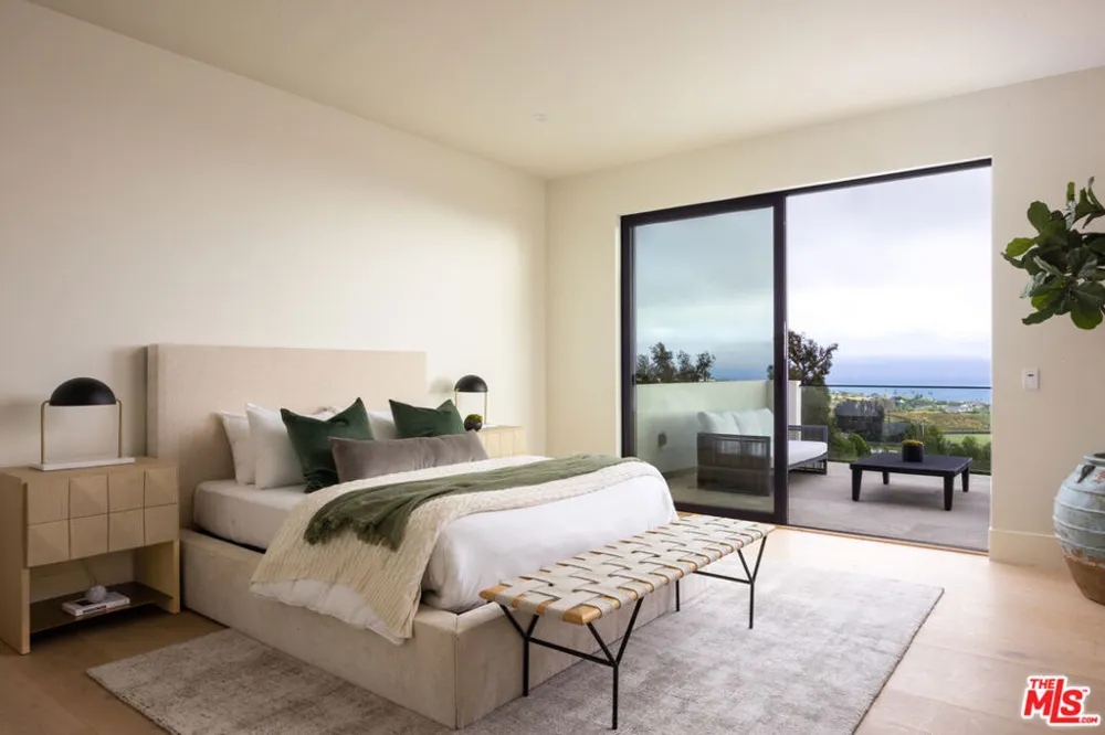 29924 Harvester Road Malibu, CA 90265