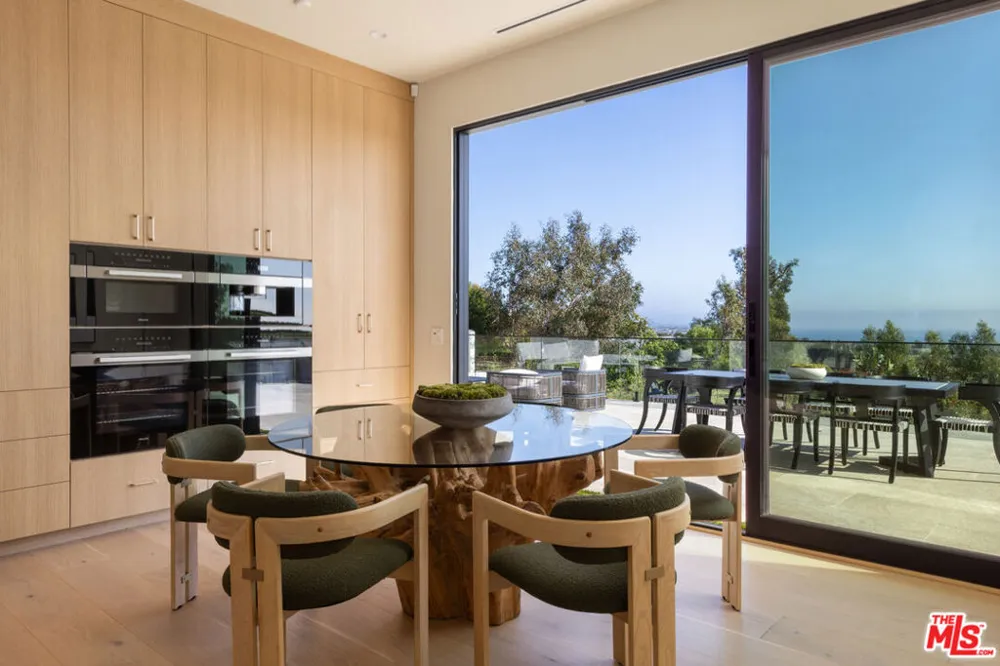 29924 Harvester Road Malibu, CA 90265