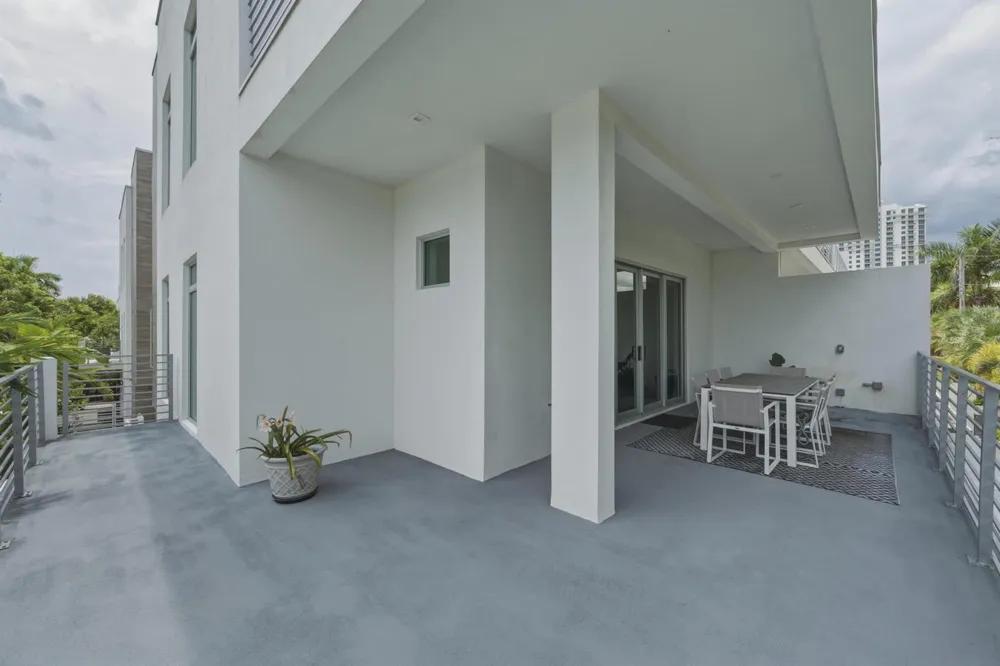 5 SE 11th Avenue Fort Lauderdale, FL 33301
