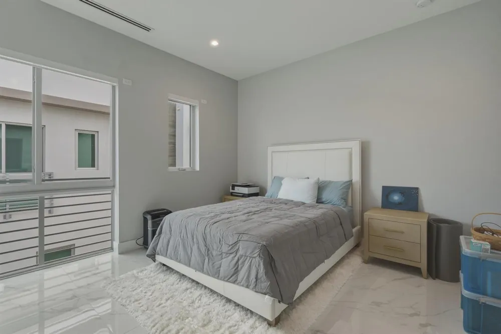 5 SE 11th Avenue Fort Lauderdale, FL 33301