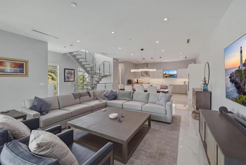 5 SE 11th Avenue Fort Lauderdale, FL 33301