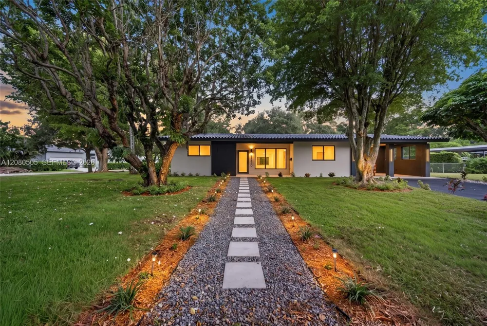 8230 SW 117th Ter Miami, FL 33156