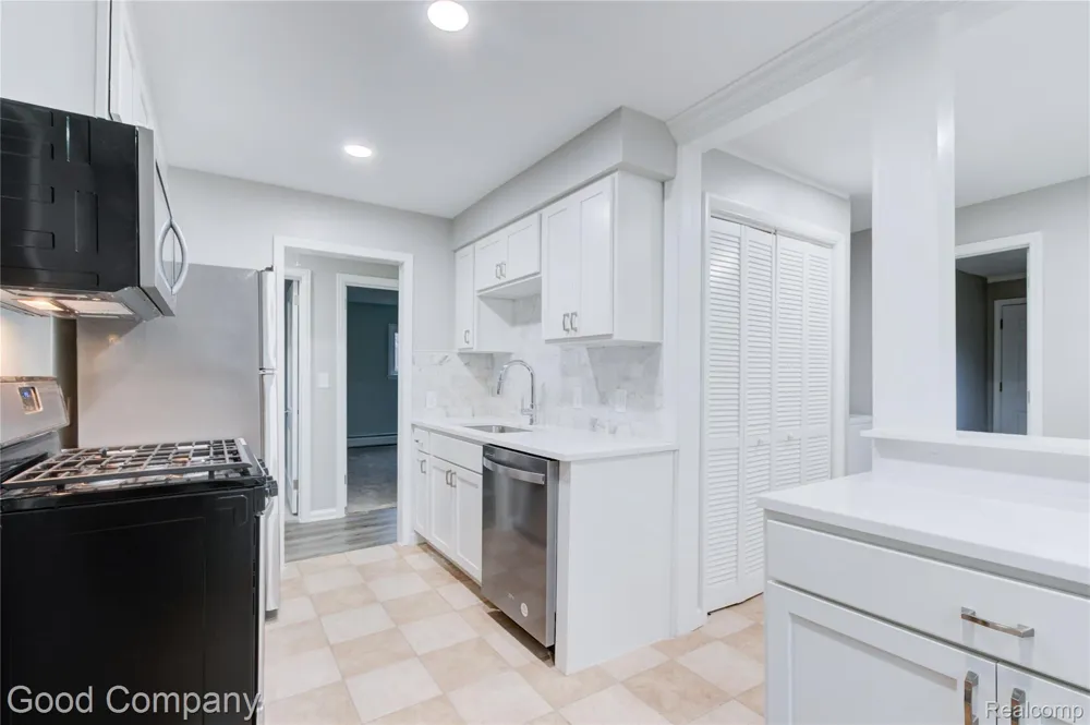 1710 Woodward Heights Ferndale City, MI 48220