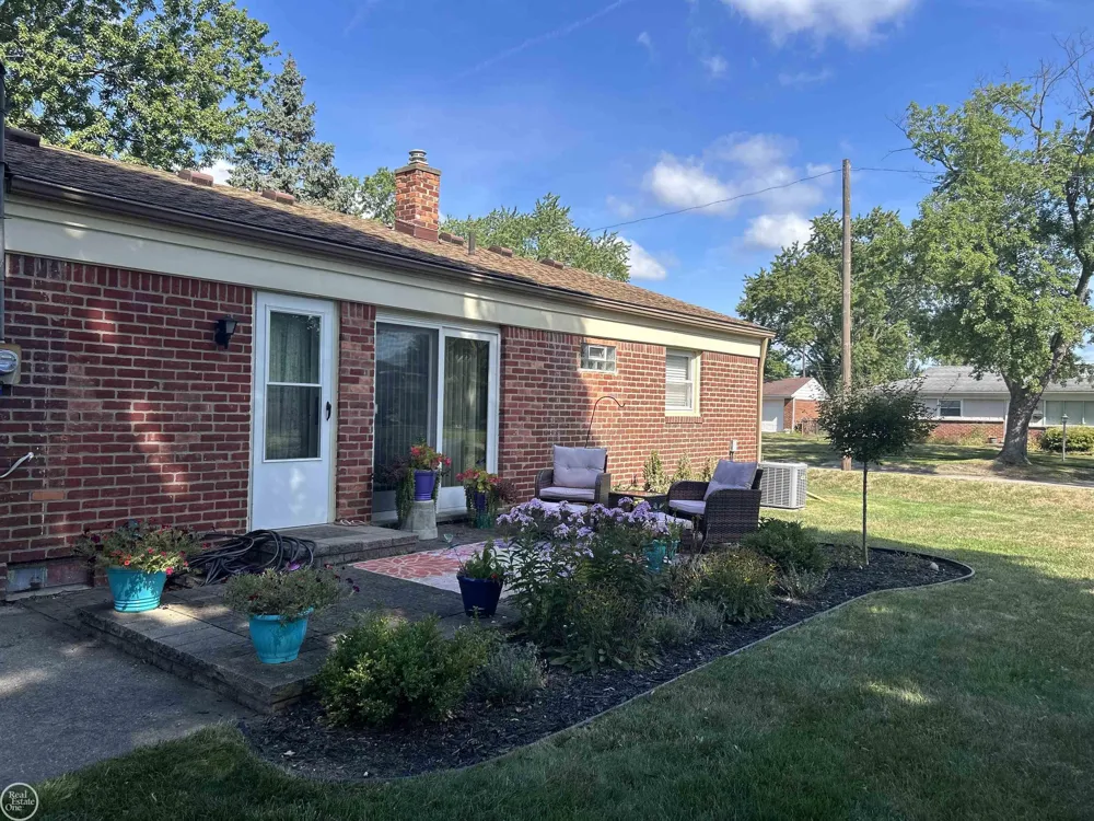 47630 Winthrop Street Shelby Charter Township, MI 48317