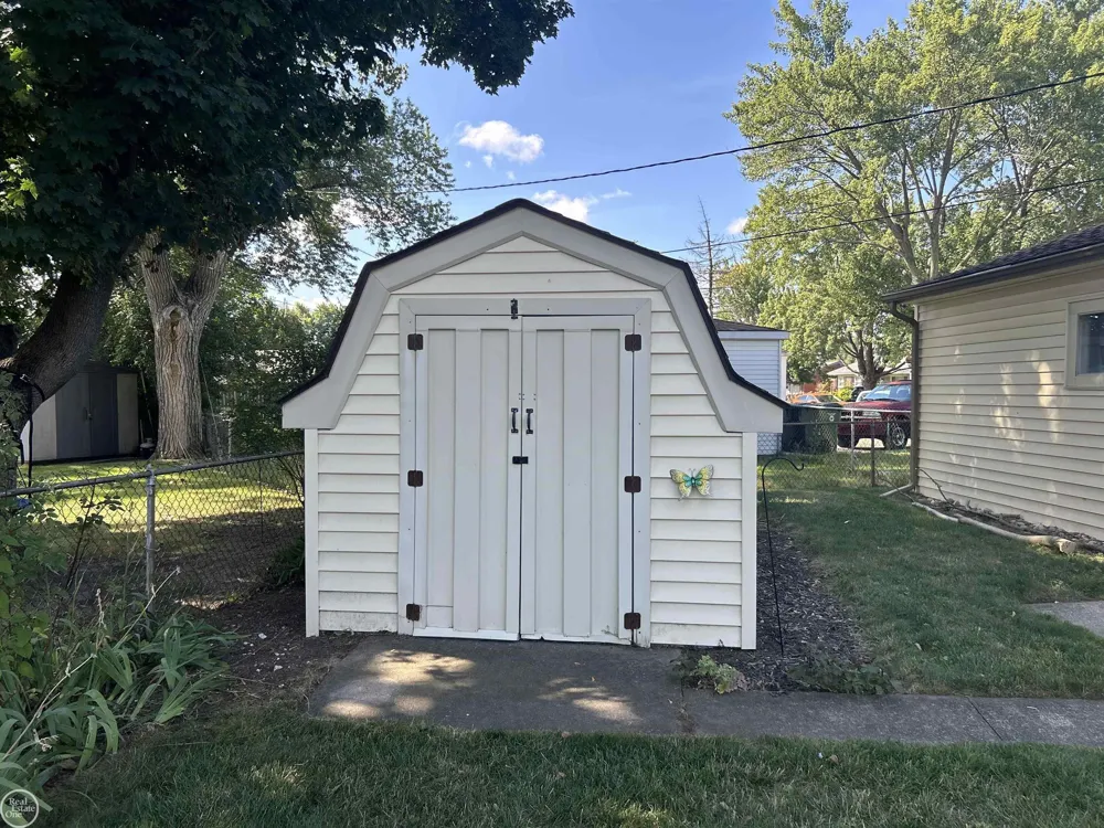 47630 Winthrop Street Shelby Charter Township, MI 48317