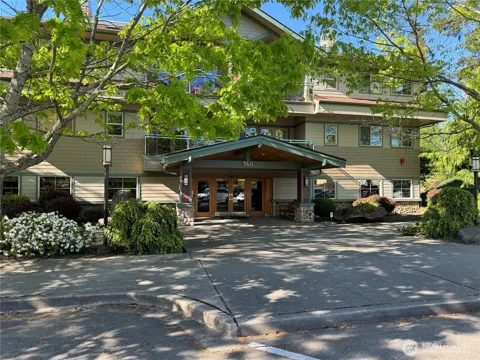 360 Knechtel Way NE #207