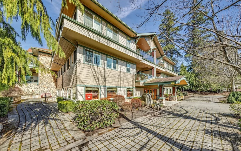 360 Knechtel Way NE #207 Bainbridge Island, WA 98110