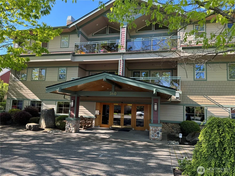 360 Knechtel Way NE #207 Bainbridge Island, WA 98110