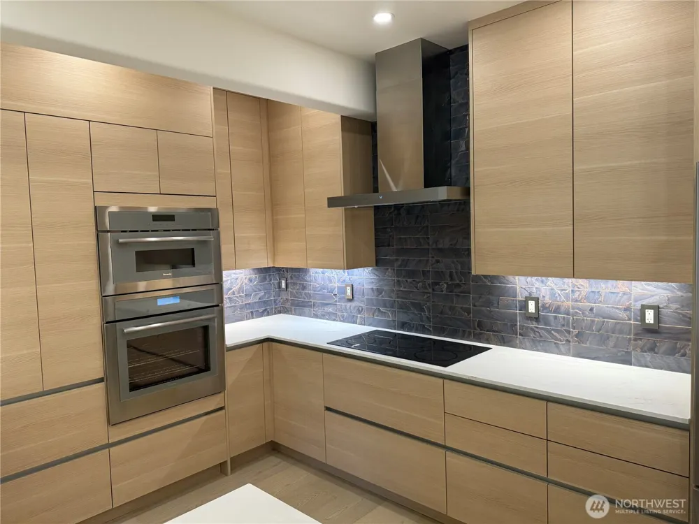 360 Knechtel Way NE #207 Bainbridge Island, WA 98110