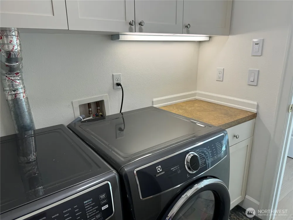 360 Knechtel Way NE #207 Bainbridge Island, WA 98110