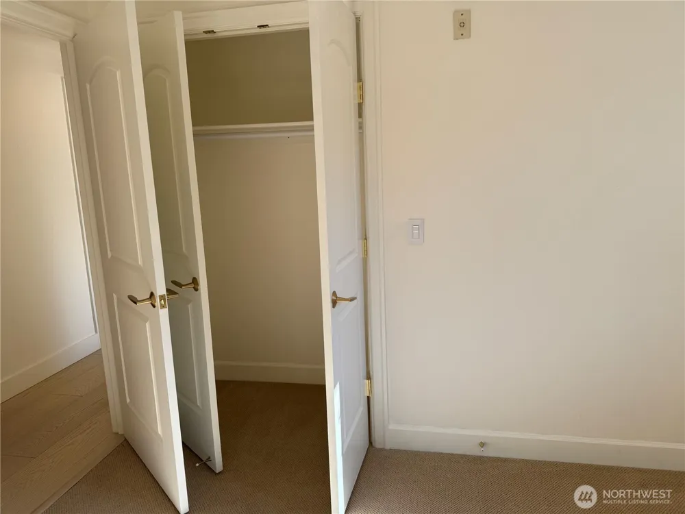360 Knechtel Way NE #207 Bainbridge Island, WA 98110