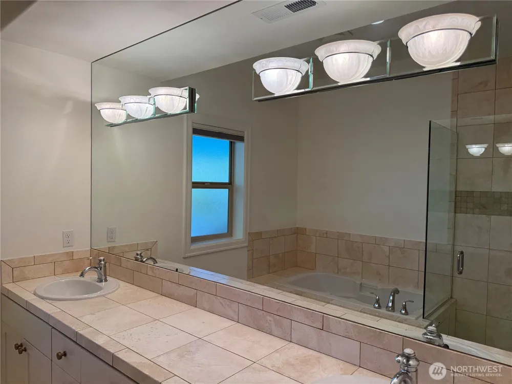 360 Knechtel Way NE #207 Bainbridge Island, WA 98110