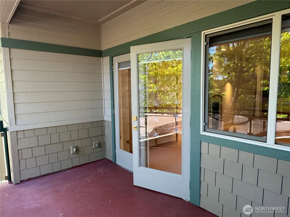 360 Knechtel Way NE #207 Bainbridge Island, WA 98110