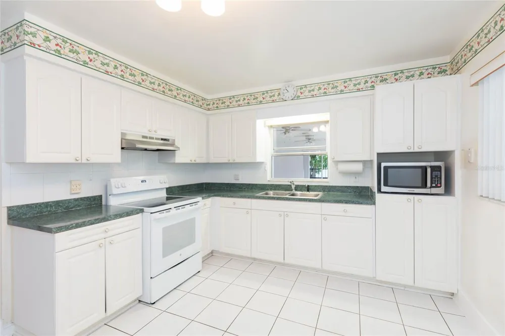 6611 CLARK AVENUE Tampa, FL 33614