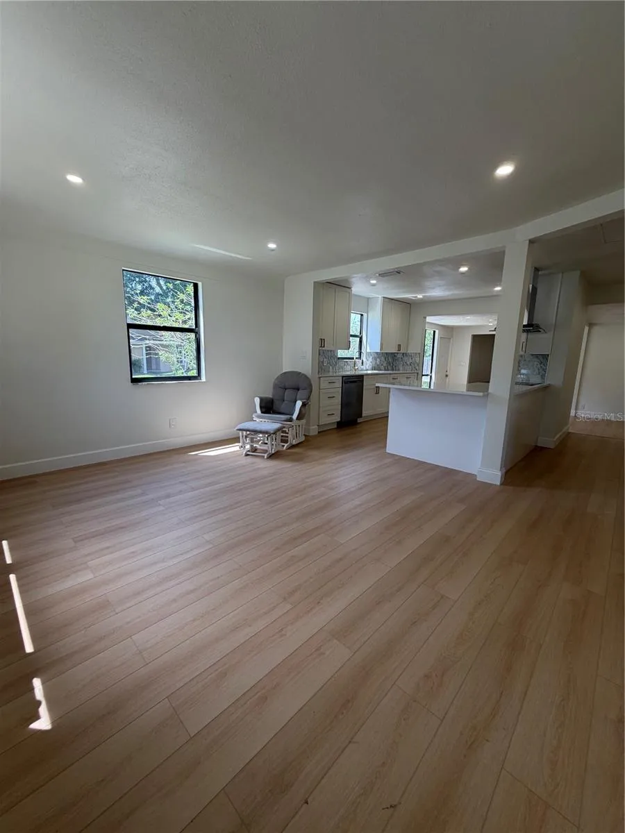 4649 18TH AVENUE St Petersburg, FL 33713