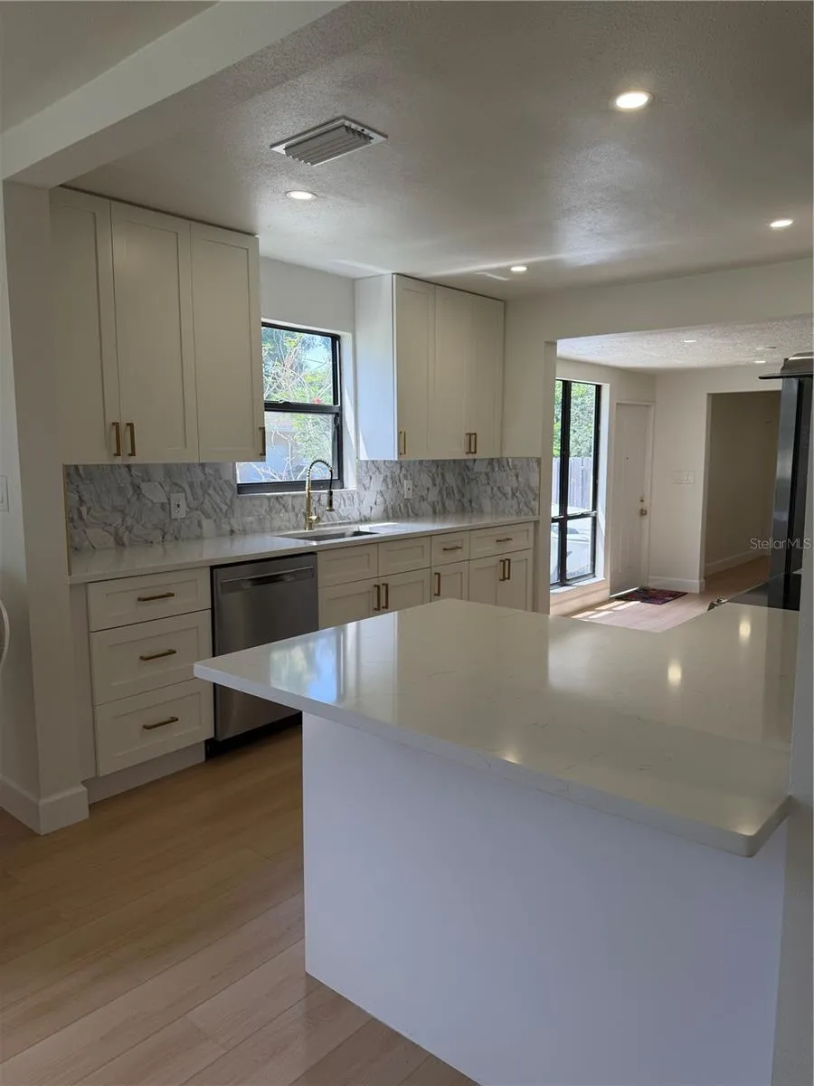 4649 18TH AVENUE St Petersburg, FL 33713