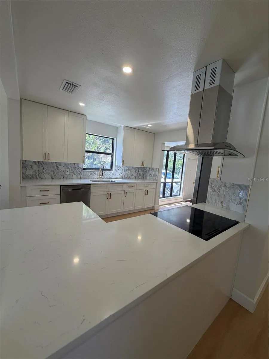 4649 18TH AVENUE St Petersburg, FL 33713