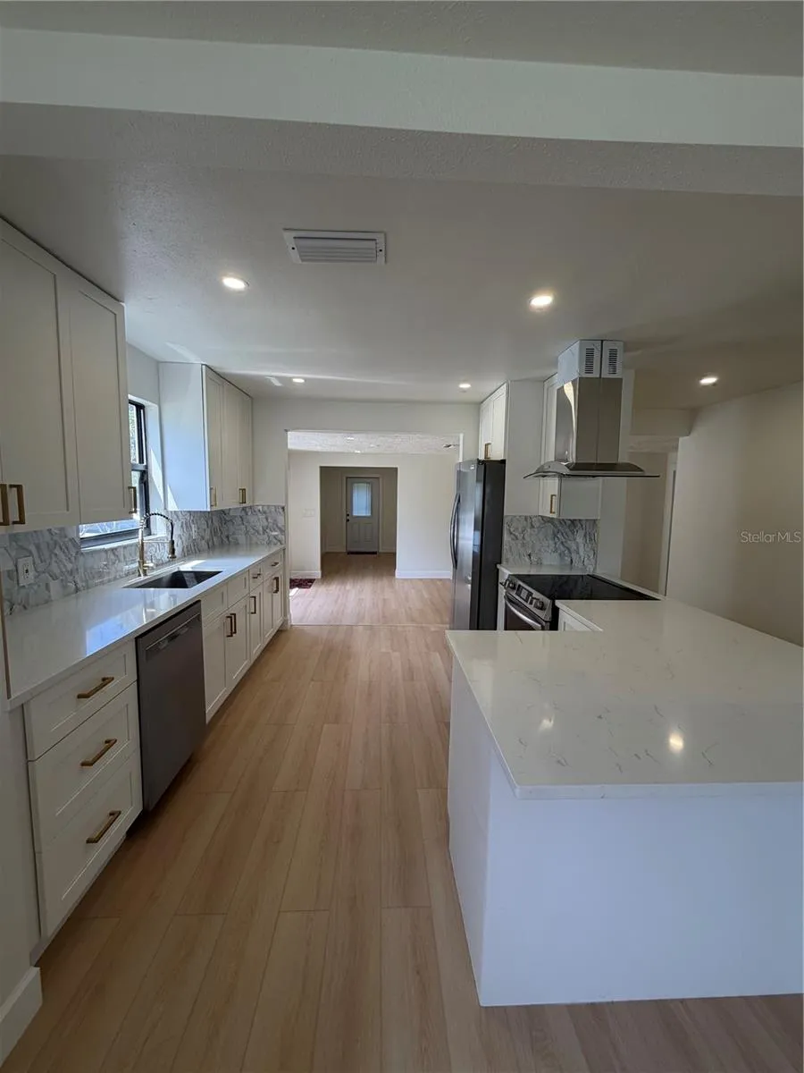 4649 18TH AVENUE St Petersburg, FL 33713