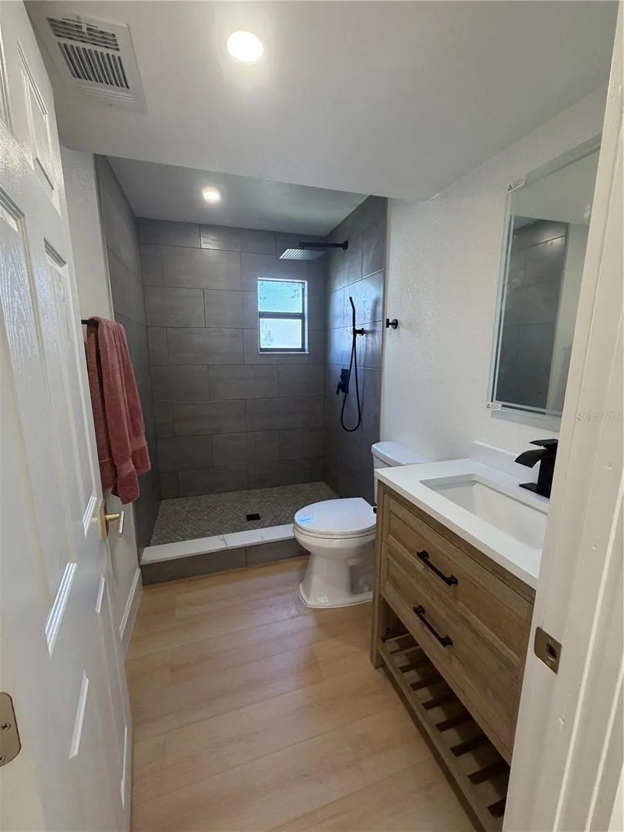 4649 18TH AVENUE St Petersburg, FL 33713