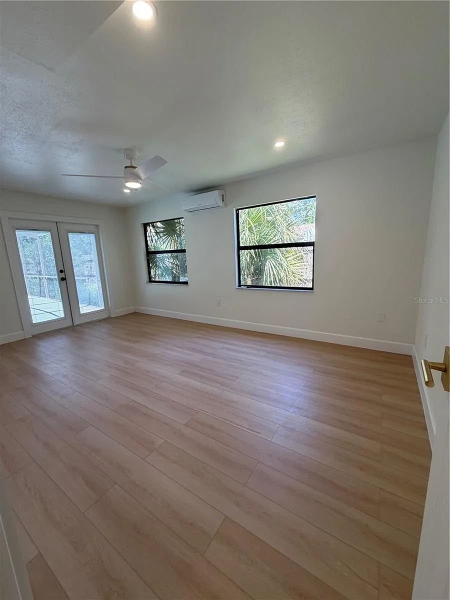 4649 18TH AVENUE St Petersburg, FL 33713