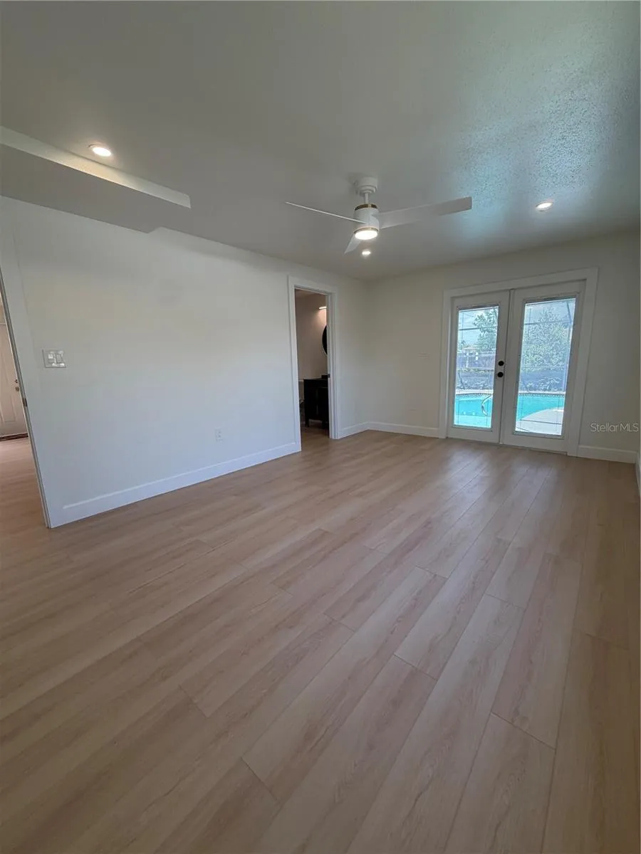 4649 18TH AVENUE St Petersburg, FL 33713