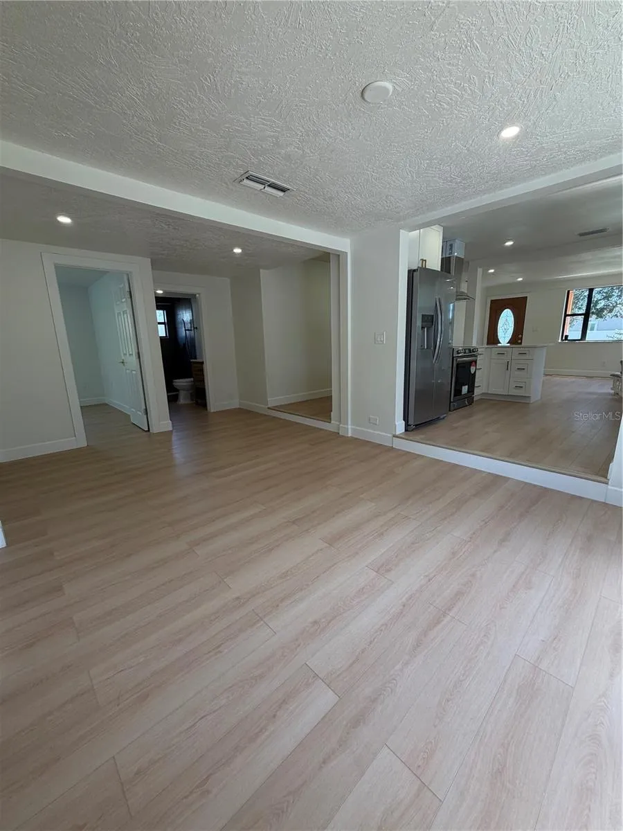 4649 18TH AVENUE St Petersburg, FL 33713