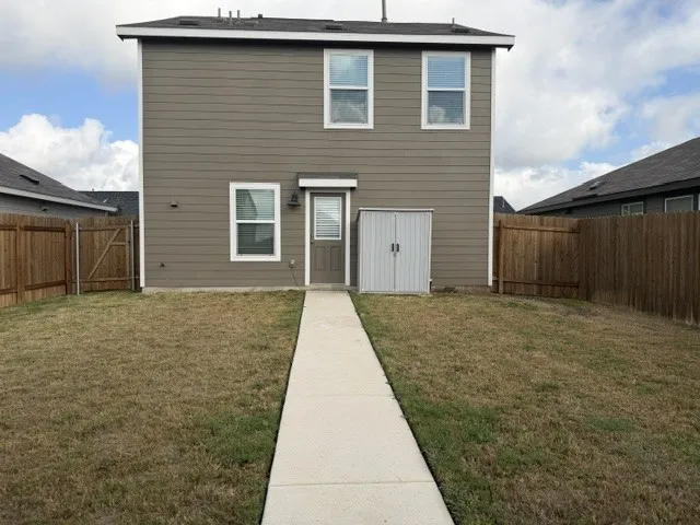 572 Avre Loop Kyle, TX 78640