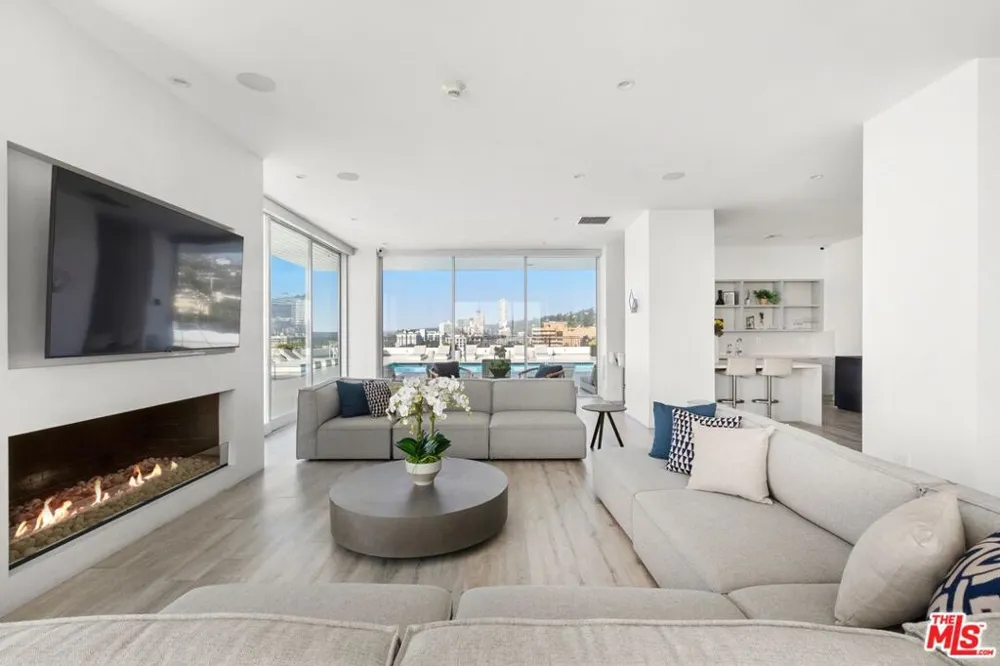 1100 Alta Loma Road #1002 West Hollywood, CA 90069