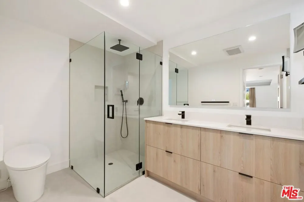 1100 Alta Loma Road #1002 West Hollywood, CA 90069